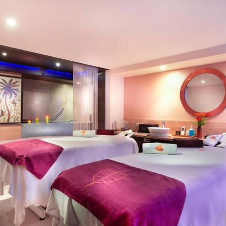 แกรนด์ เจนไน บาย จีอาร์ที โฮเต็ล Hotel เชนไน ภายนอก รูปภาพ Spa at the Hilton London Heathrow