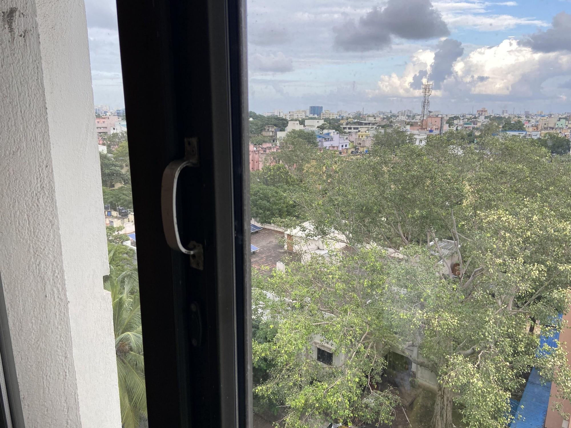 แกรนด์ เจนไน บาย จีอาร์ที โฮเต็ล Hotel เชนไน ภายนอก รูปภาพ View from a window of a residential building in Sector 10