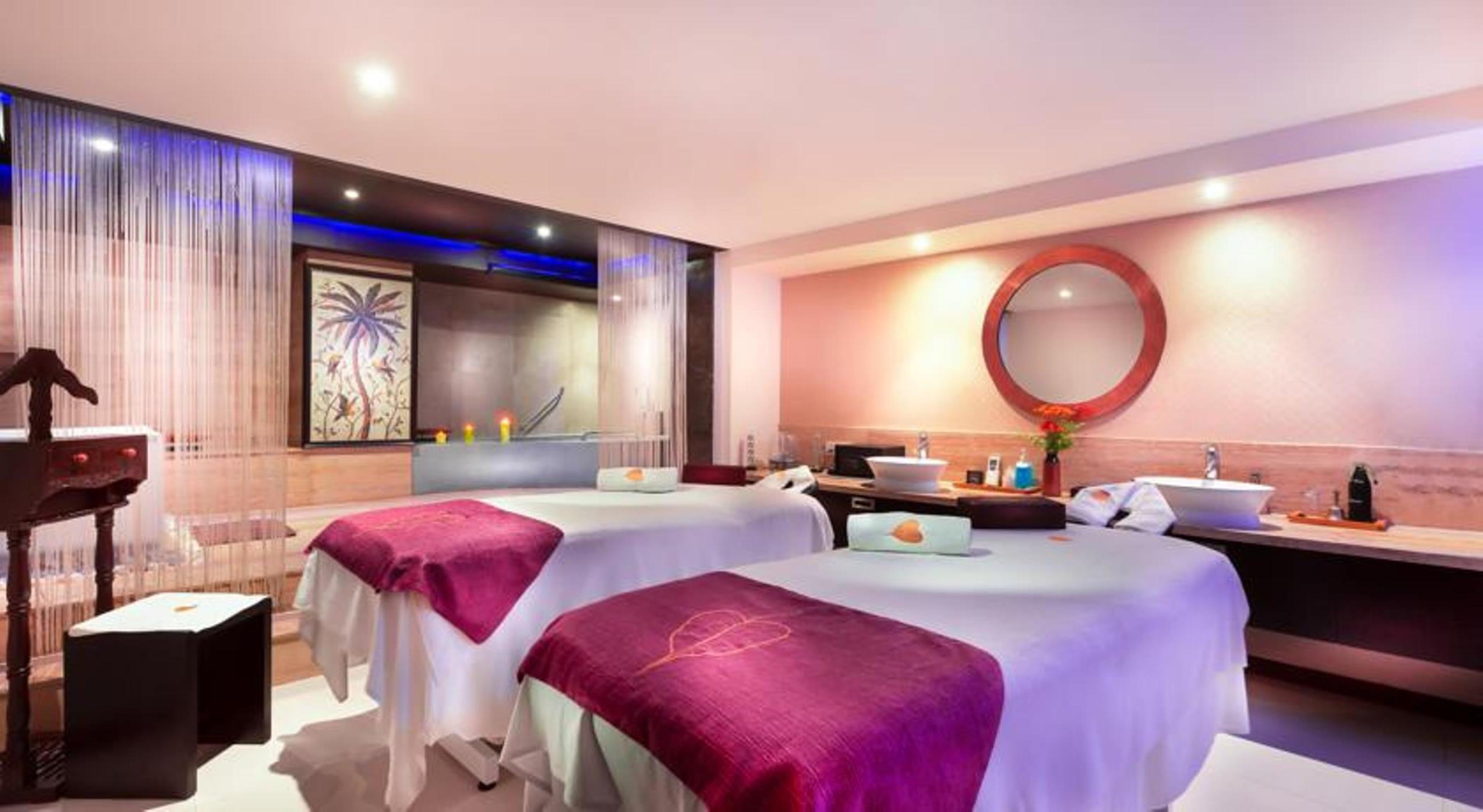 แกรนด์ เจนไน บาย จีอาร์ที โฮเต็ล Hotel เชนไน ภายนอก รูปภาพ Spa at the Hilton London Heathrow