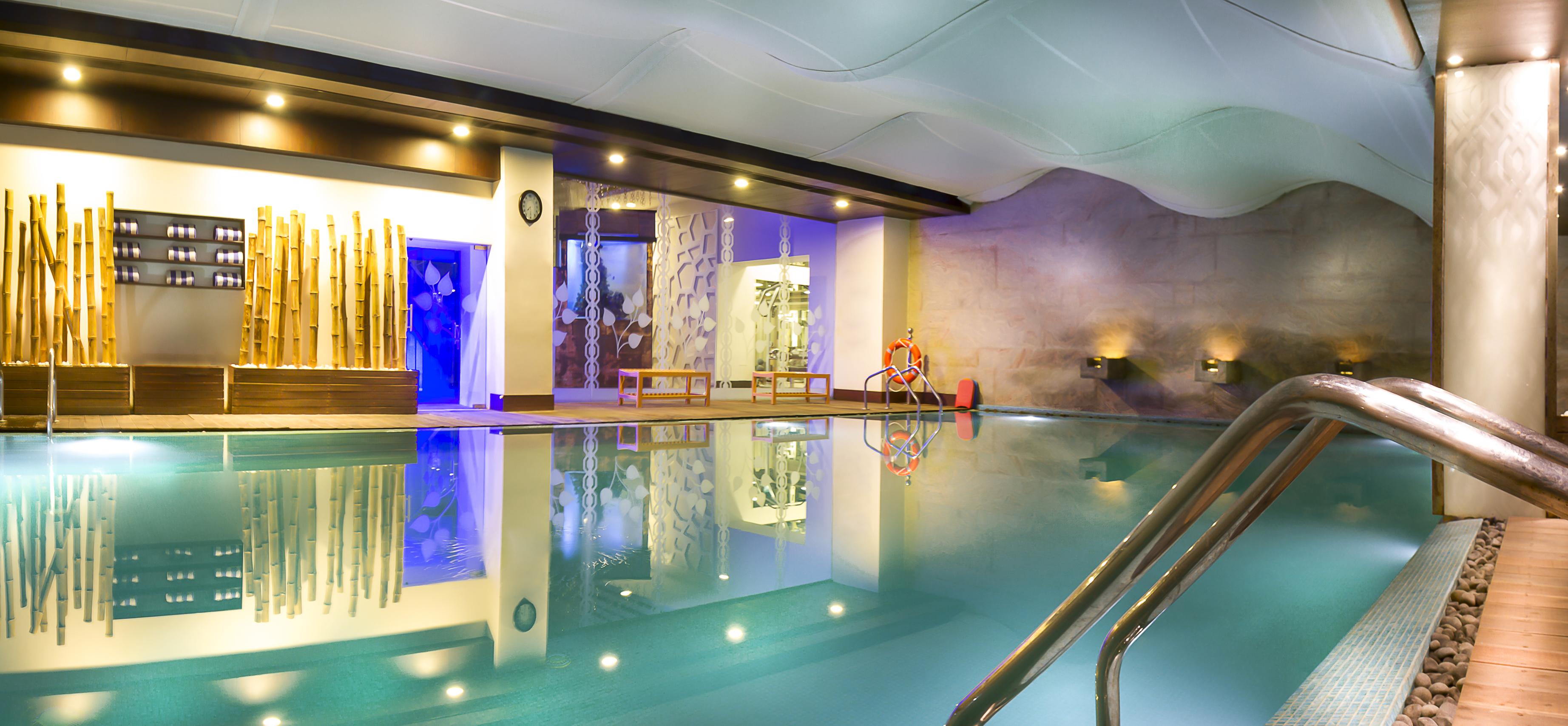 แกรนด์ เจนไน บาย จีอาร์ที โฮเต็ล Hotel เชนไน ภายนอก รูปภาพ The swimming pool at the hotel