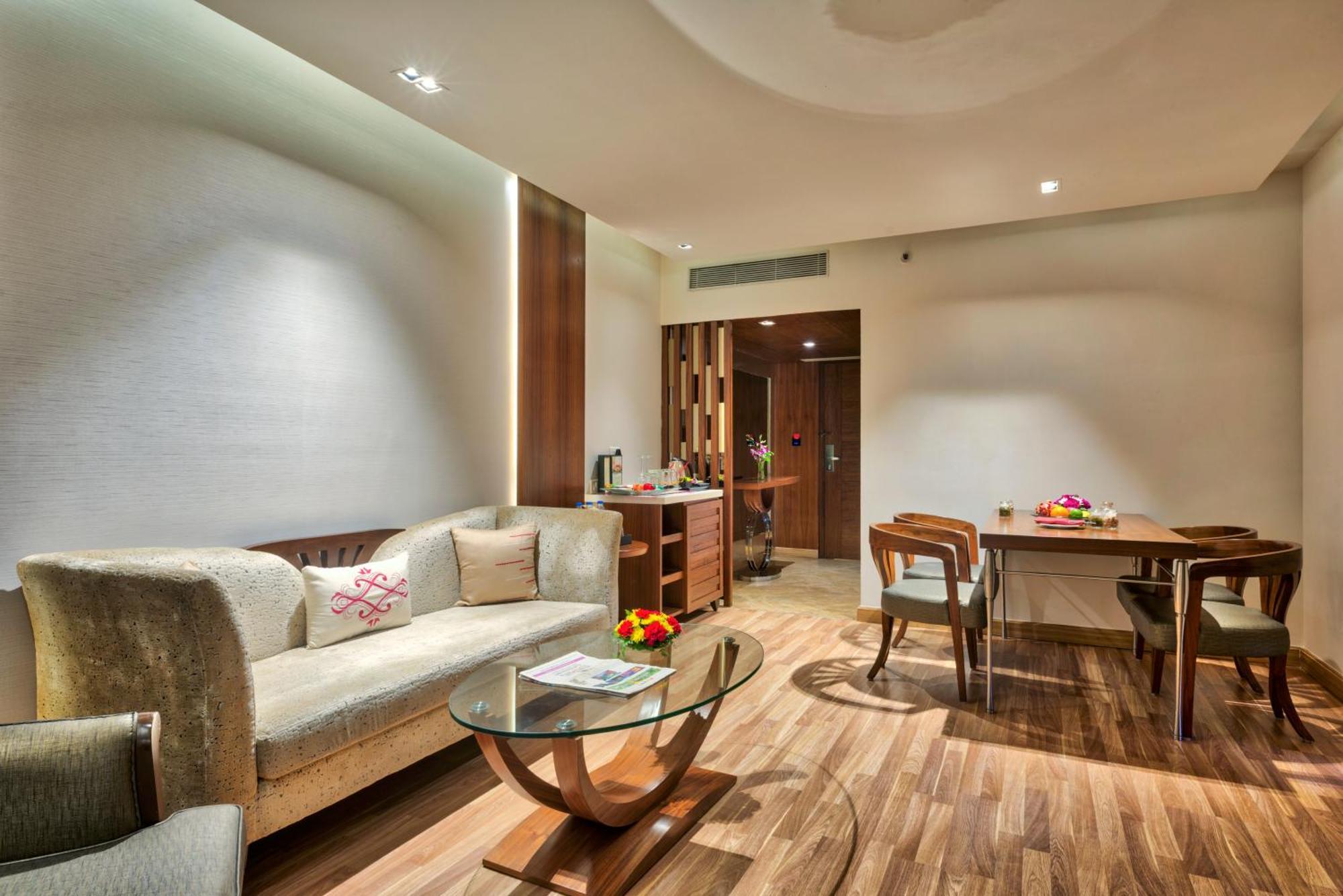 แกรนด์ เจนไน บาย จีอาร์ที โฮเต็ล Hotel เชนไน ภายนอก รูปภาพ A suite at the Taj Bengal
