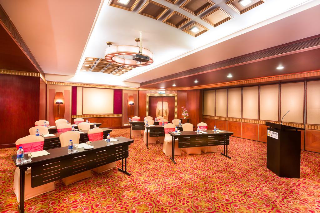 แกรนด์ เจนไน บาย จีอาร์ที โฮเต็ล Hotel เชนไน ภายนอก รูปภาพ Meeting room at the hotel